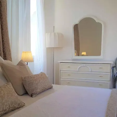 Apartament In 15142 *