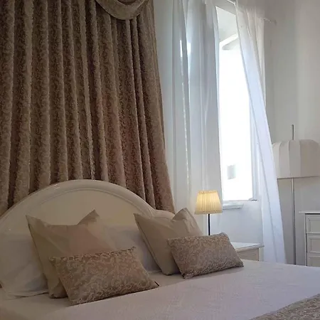 Apartament In 15142 *