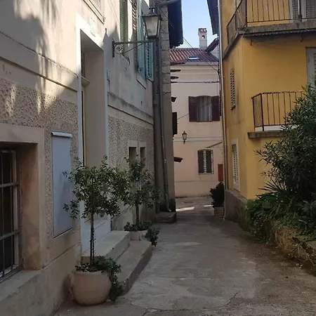 Apartament In 15142 *