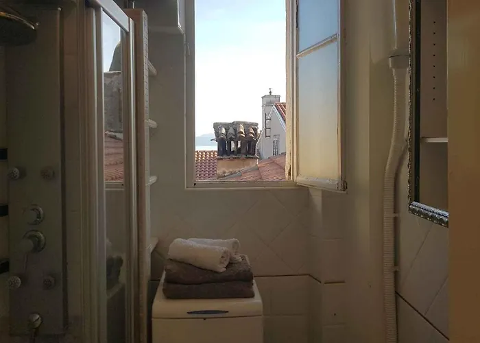 Appartamento In 15142 Laurana