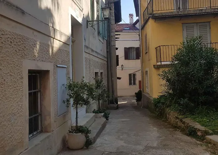 Διαμέρισμα In 15142 *